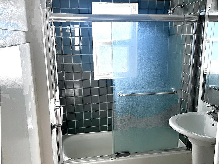 Shower/tub with green tile
