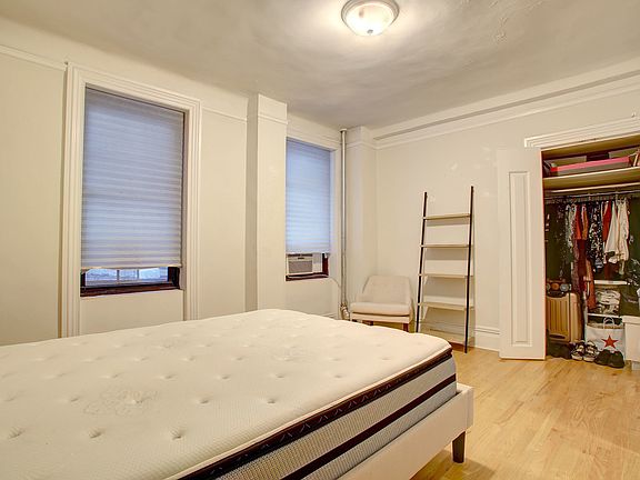 3rd image of 158 W 81st St #1G