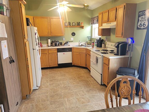 3rd image of 100 Grand Central Dr