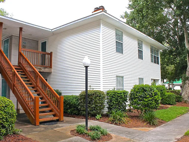 504 Island Dr #504 — Photo 2