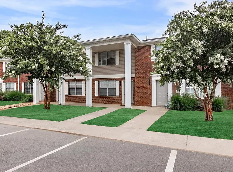Brentwood Hills Luxury Townhomes — Photo 19