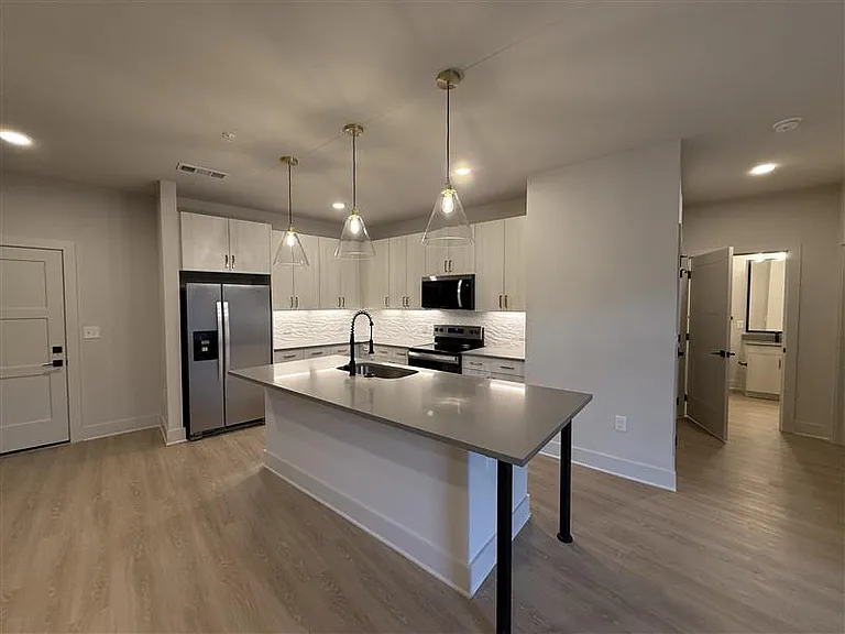 District on the Etowah Apartments — Photo 1030