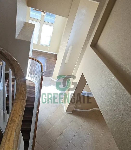 571 Zurich Dr — Photo 33