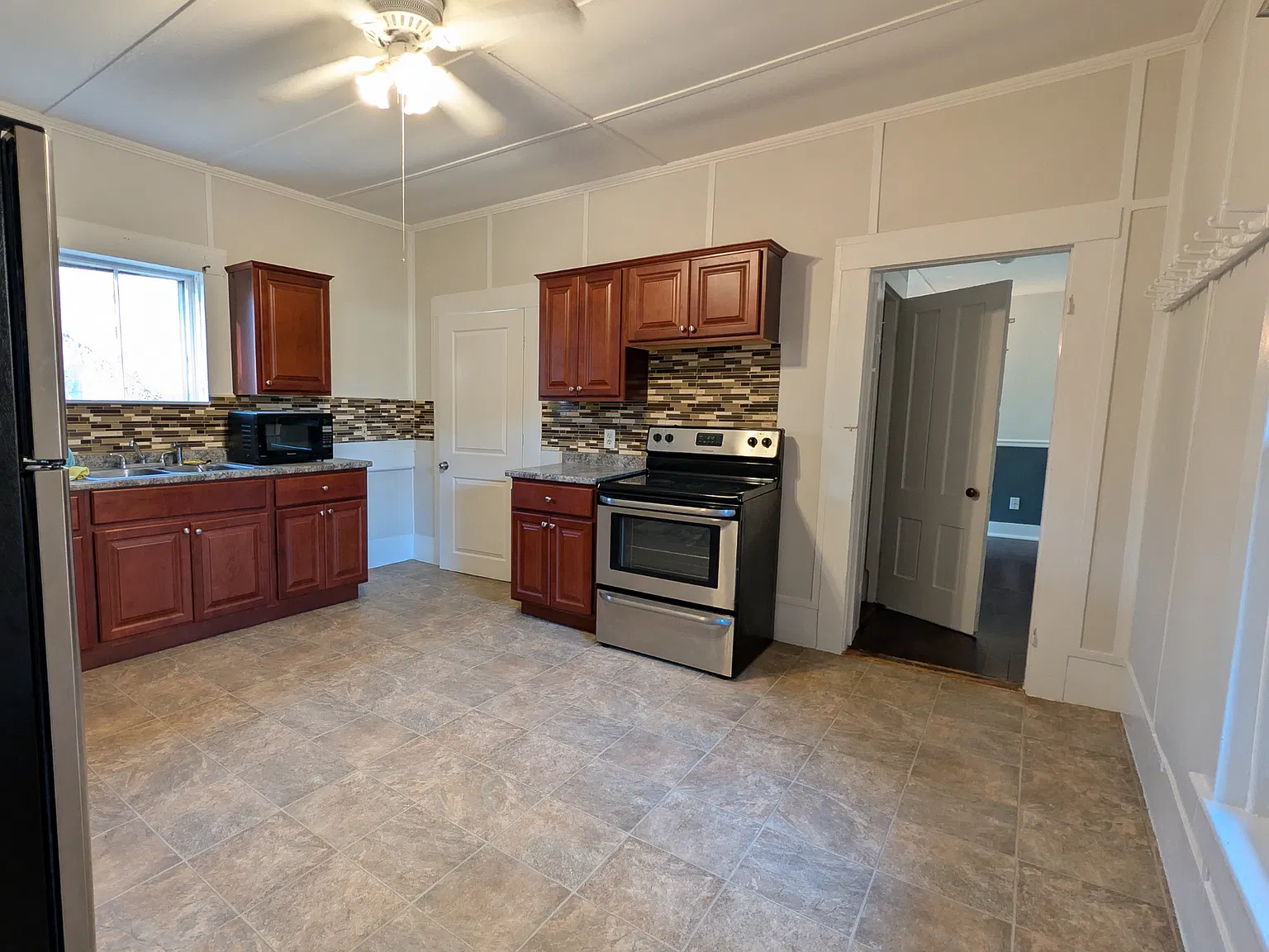 2 bed, 1200 sqft, $1,800 — Photo 3