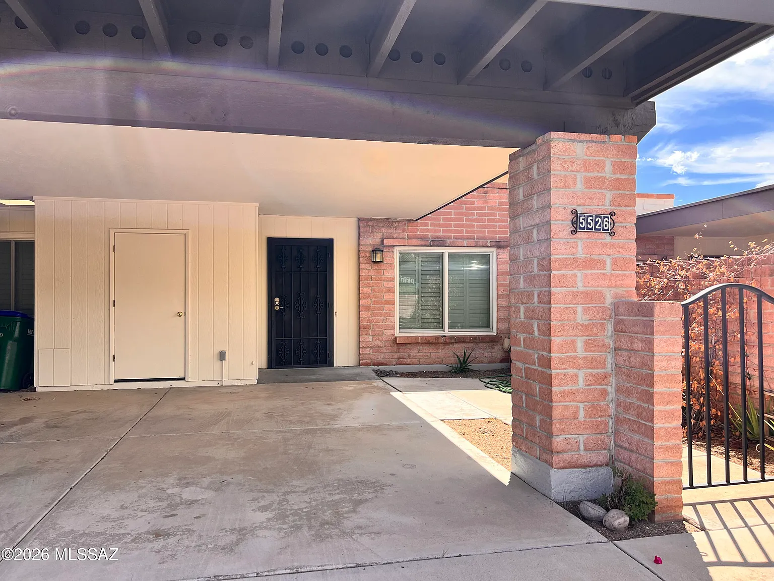 2 bed, 2.0 bath, 1372 sqft, $1,695 — Photo 2