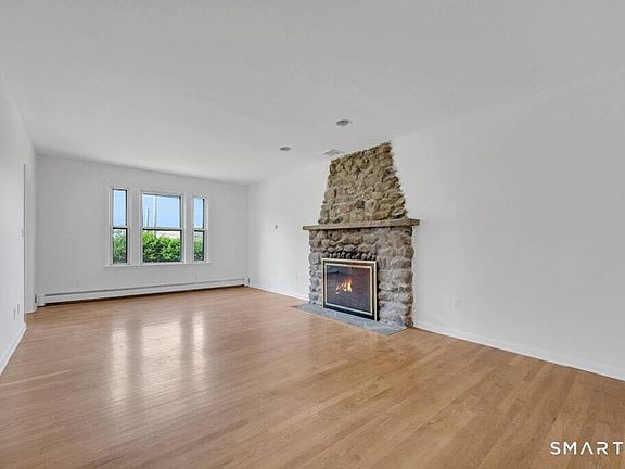 5th image of 2743 Boston Post Rd