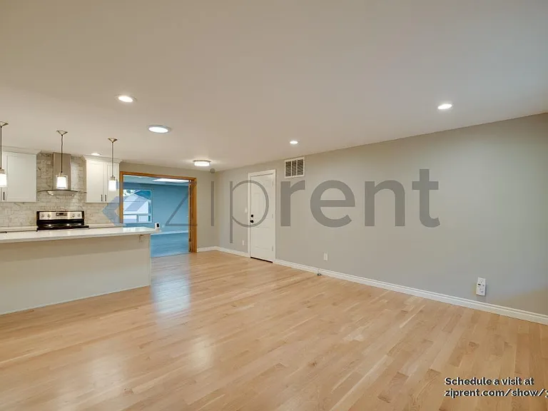 13044 111th Ave NE — Photo 3