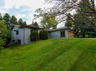 1012 N Parkview Dr, Bismarck, ND 58501