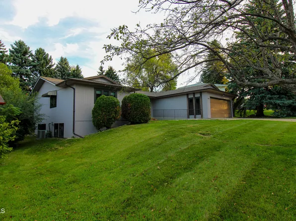 1012 N Parkview Dr, Bismarck, ND 58501