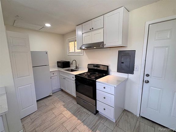 4th image of 17611 Clarann St