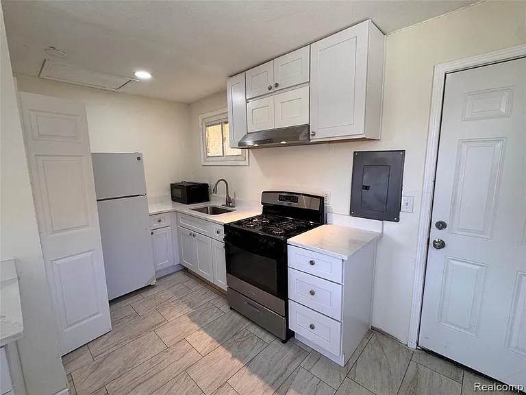 17611 Clarann St — Photo 4