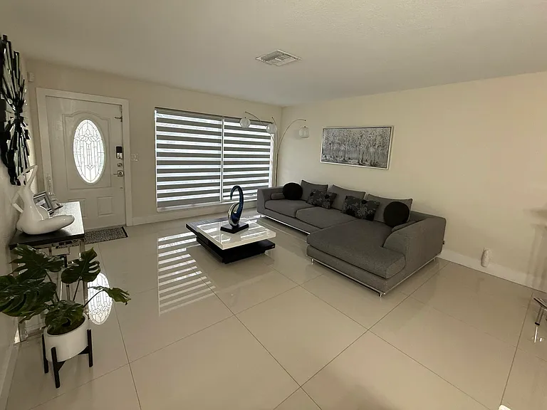 3139 Egremont Dr — Photo 2