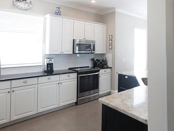 2nd image of 312 Reeves St