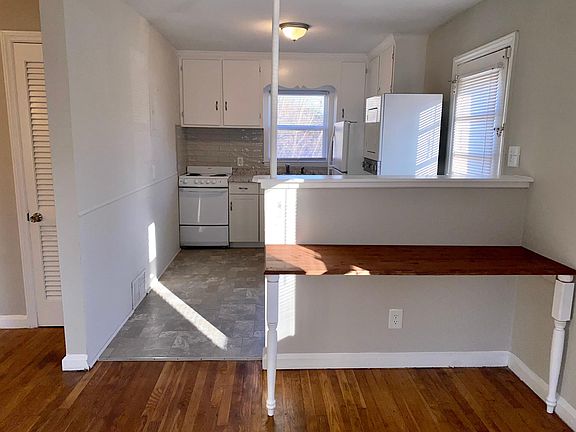 4th image of 923 Dillard St #923