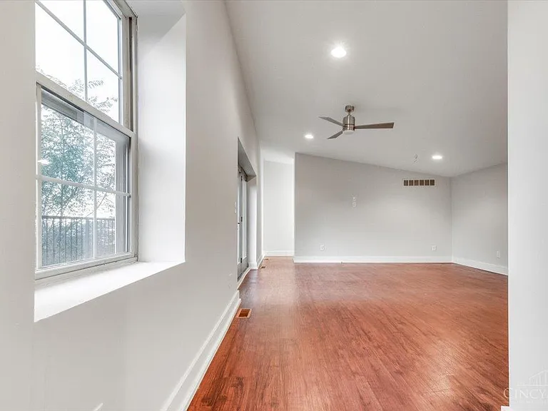 320 Seitz St — Photo 11