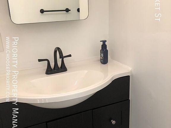 4th image of 375 W Market St