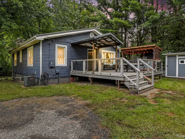 4325 Lapeer Rd, Columbiaville, MI 48421