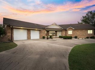 707 Quail Creek Rd, Parsons, KS 67357