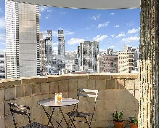 4th image of 44 W 62nd St APT 25E