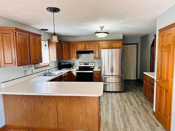 2nd image of 204 N Pittsburg Lndg