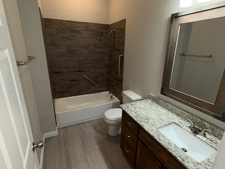 3344 Berkshire Dr — Photo 6