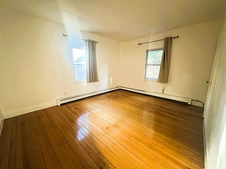 20 Shanley St #1R — Photo 8