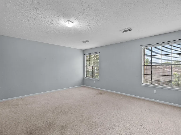 4915 Stone Harbor Dr — Photo 28