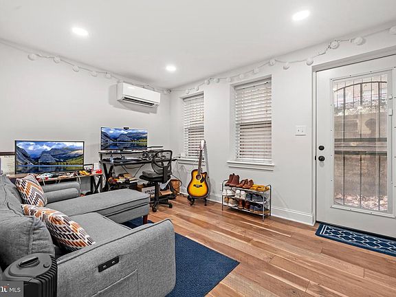 5th image of 2032 15th St NW APT 2