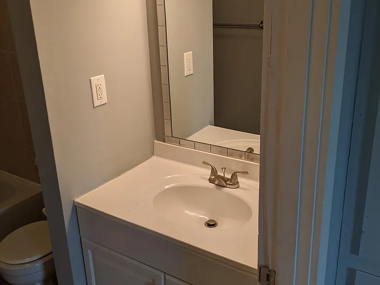 440 Edinburgh Rd — Photo 15