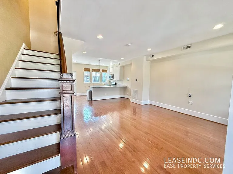 159 V St NE — Photo 4