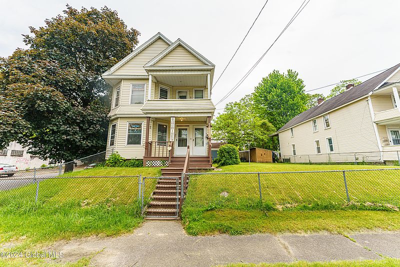 4th image of 901 Davis Terrace