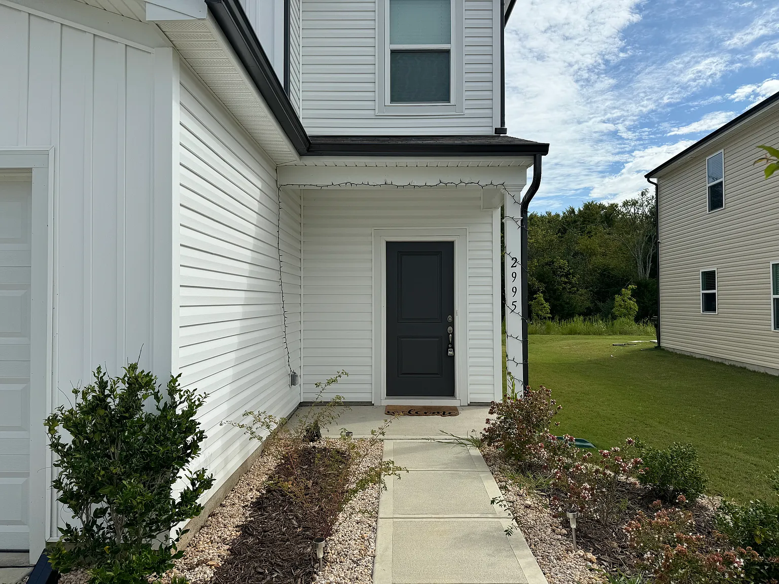 3 bed, 2.5 bath, 1701 sqft, $2,200 — Photo 2