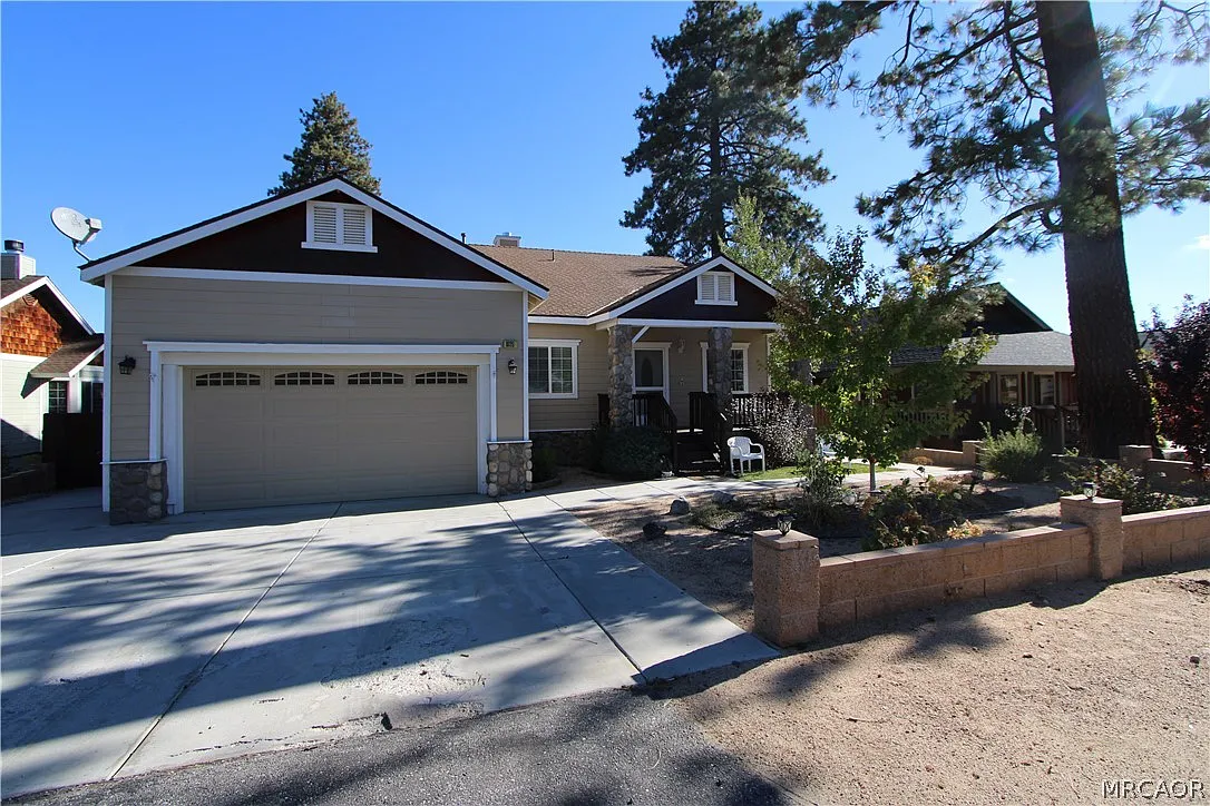 3 bed, 2.0 bath, 2000 sqft, $3,300 — Photo 1