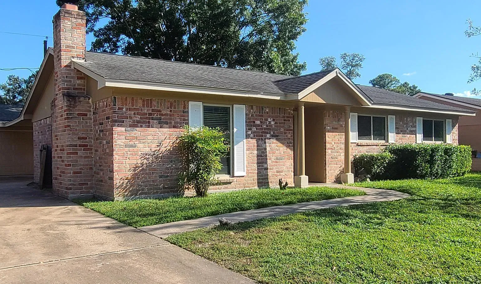 3 bed, 2.0 bath, 1220 sqft, $2,000 — Photo 1