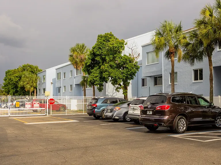 Waterford Apartments — Photo 5