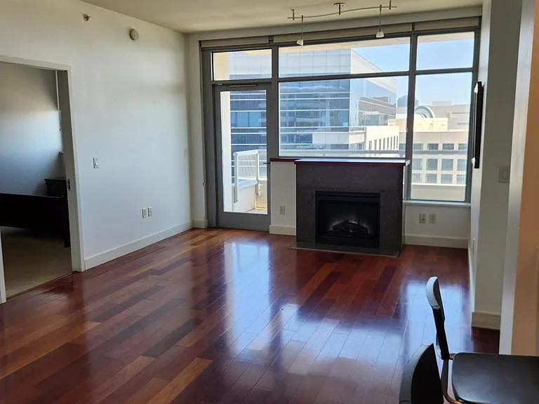700 W East St #2805 — Photo 6