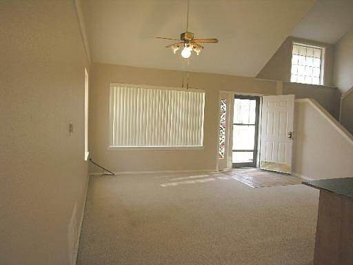5th image of 284 N HICKORY HILL DR