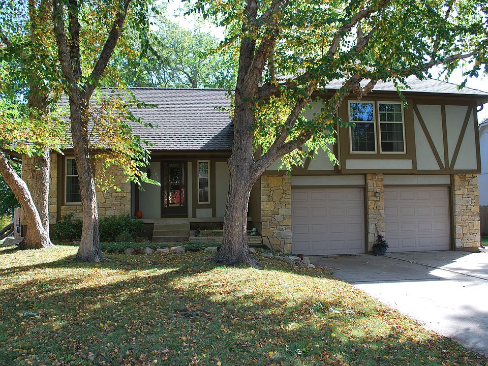 1st image of 523 SE Brentwood Dr
