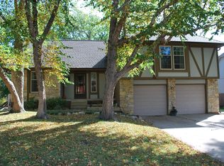 523 SE Brentwood Dr, Lees Summit, MO 64063