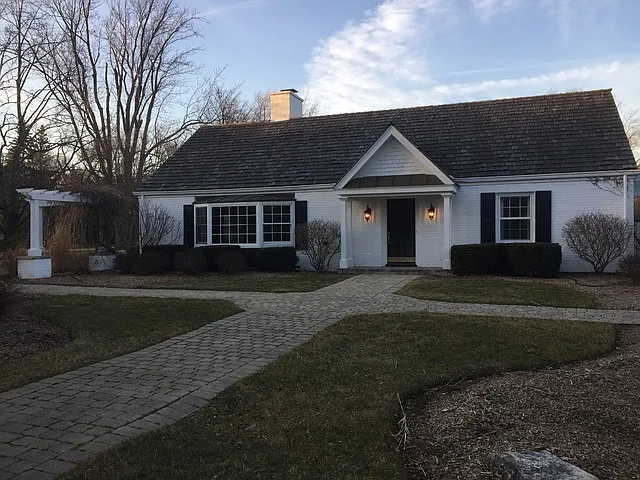 845 Oak Knoll Dr photo 1