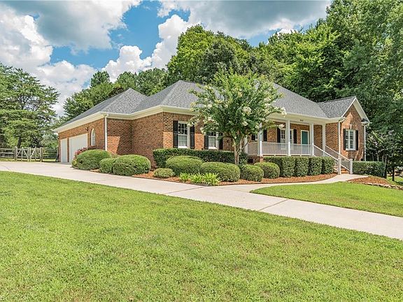 2nd image of 8202 Fox Briar Ct