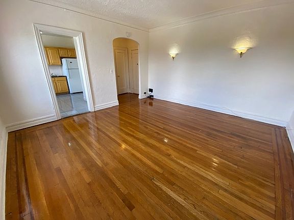 2nd image of 36-20 Parsons Blvd #6GG
