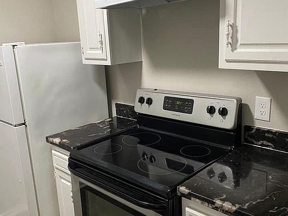 5th image of 2535 McFaddin St APT 4