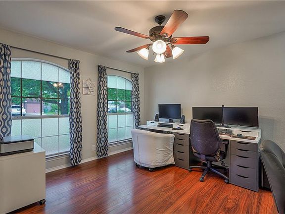 4th image of 801 Cactus Bend Dr