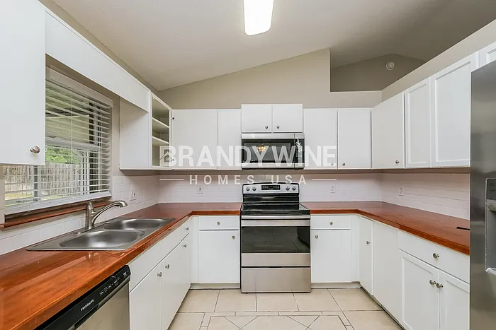 5121 Teather St — Photo 13