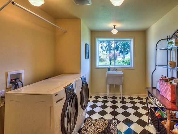 5th image of 5026 S Hillcrest Ln