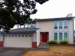 945 Ocean Dr SW, Bandon, OR 97411