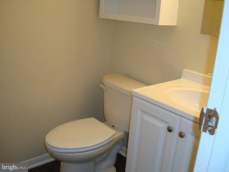 204 Cameron St — Photo 9
