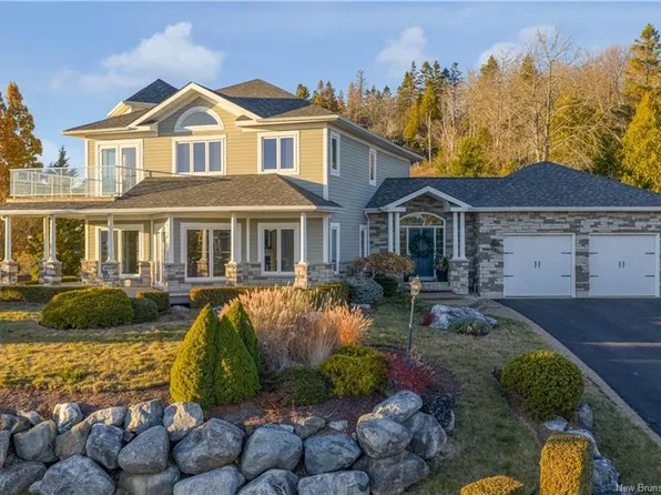 5 Admiralty Dr, Saint John, NB E2K 5R4