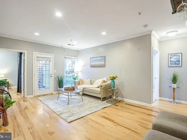 4561 Strutfield Ln APT 3104, Alexandria, VA 22311